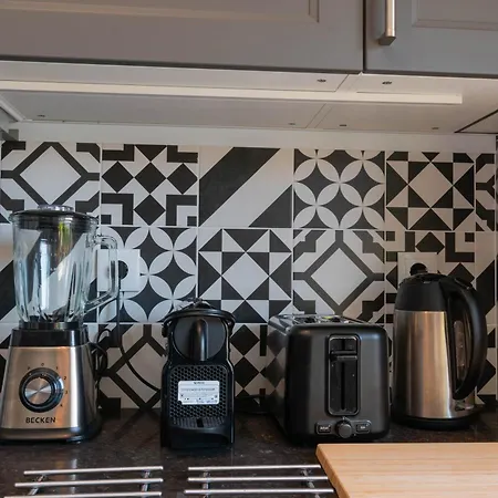 Pensión 7min To Uni Sé-velha - Ac - Bbq&gym - Work Desk - 300mbs Wifi - 5 4*